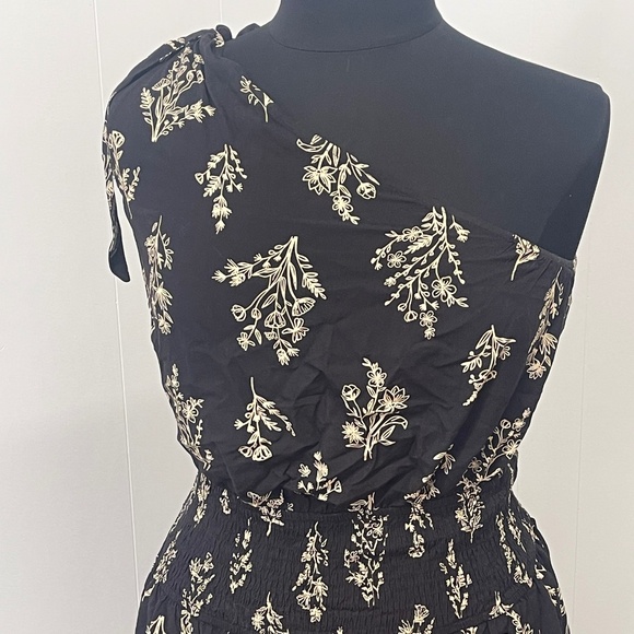 Cupshe Dresses & Skirts - CUPSHE x Kittenish Jessie James Decker One Shoulder Maxi Dress Black Floral XL